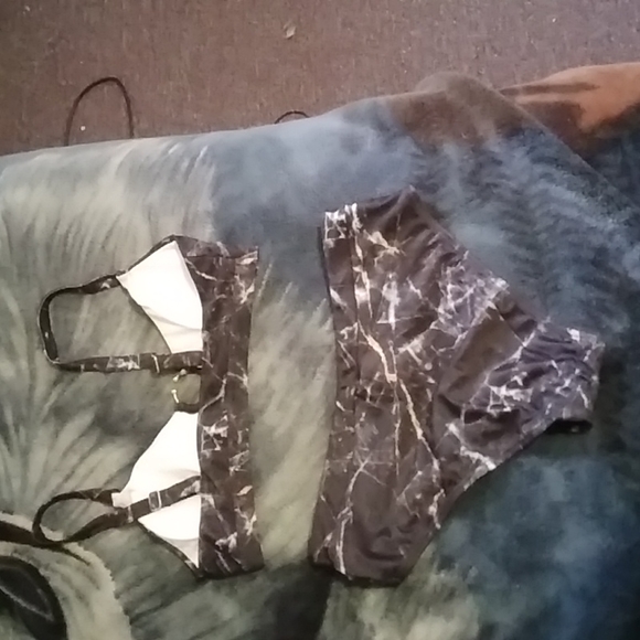 Marble print ring linked bikini size small - Picture 2 of 3